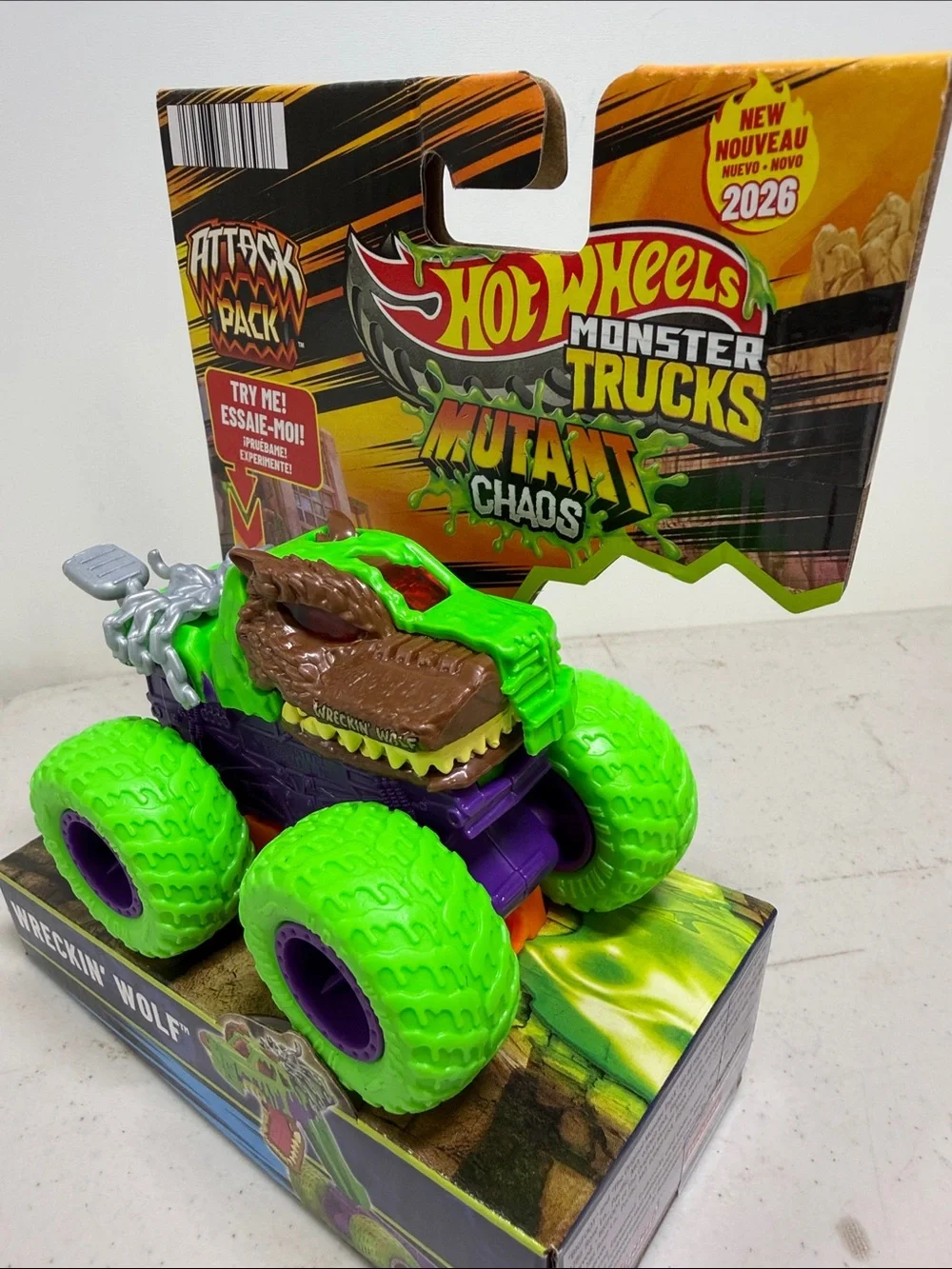 Hot Wheels Monster Trucks Mutant Chaos Wreckin' Wolf - Green & Purple